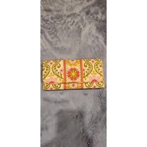 Vera Bradley Quilted Wallet Floral Design Clutch Fabric magnetic closure